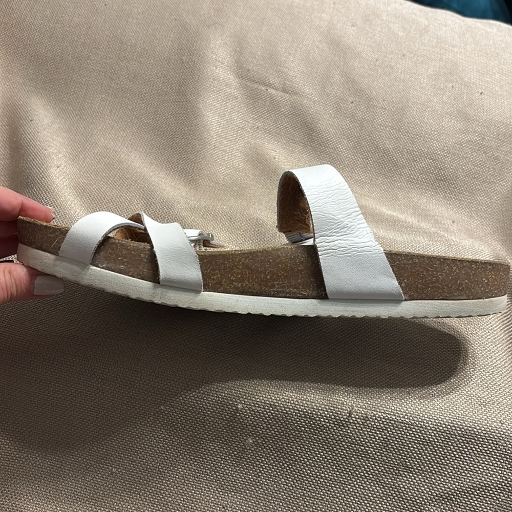 Eastland Tiogo Leather Toe Ring Sandals - Picture 6 of 9